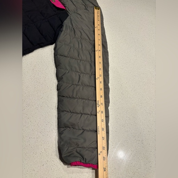 Columbia Women’s Lightweight Puffer Jacket in Gray and Pink - Picture 12 of 12